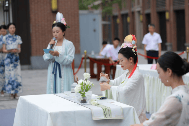 非遗茶艺添彩“火锅”,井杨子茶艺培训展现传统魅力 非遗茶艺添彩“火锅”,井杨子茶艺培训展现传统魅力