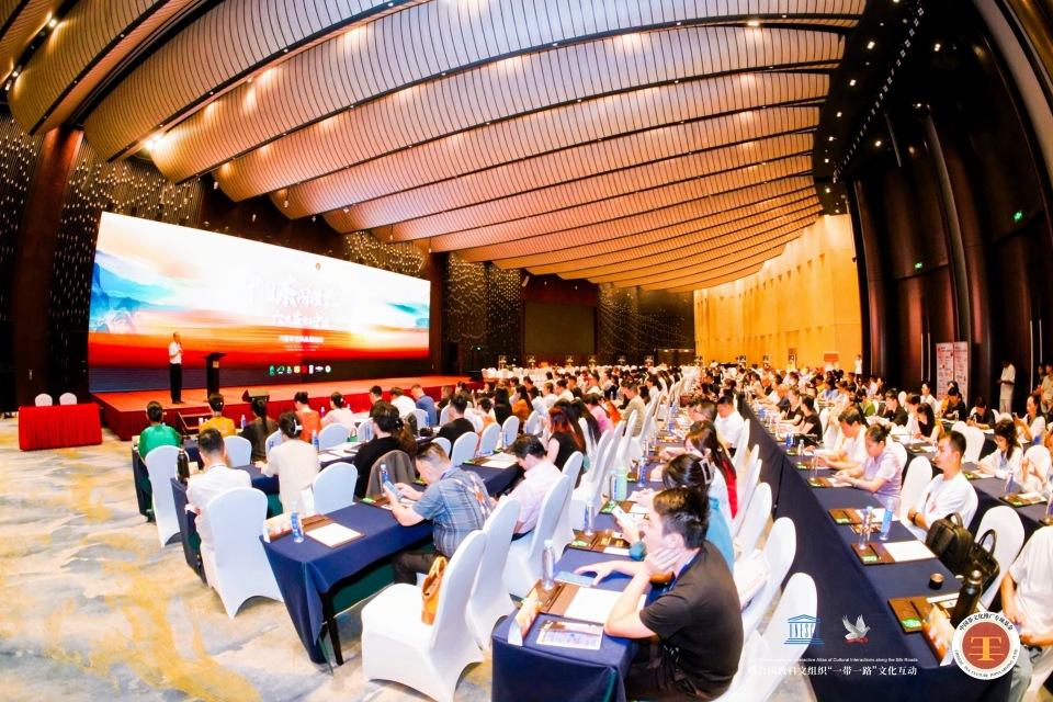 井杨子王鲽老师受邀出席“我国茶闪耀世界—六堡茶闪亮我国”盛会 井杨子王鲽老师受邀出席“我国茶闪耀世界—六堡茶闪亮我国”盛会