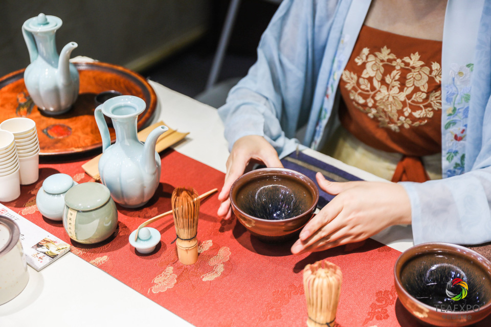 井杨子茶书院亮相茶博会 非遗宋代点茶体验引市民热捧